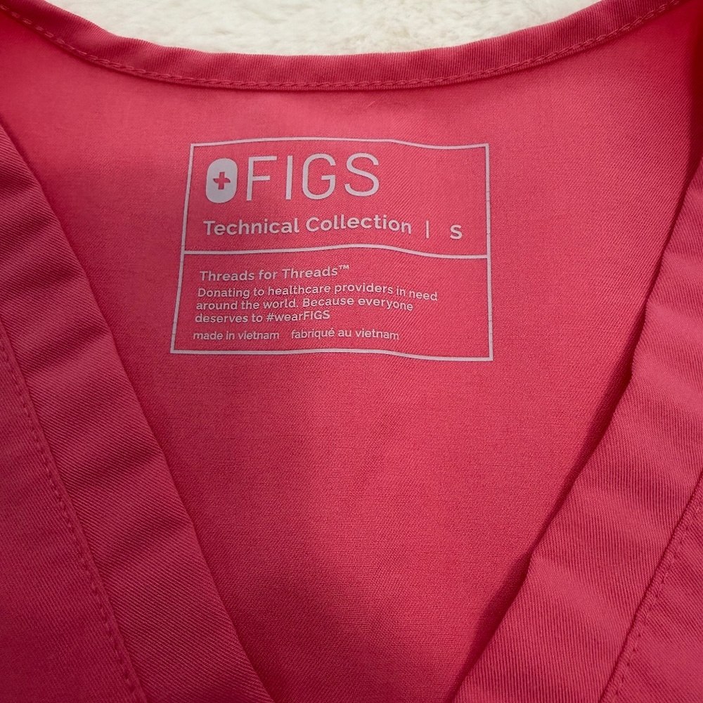 FIGS Neon Pink Scrub Set – Catarina Top & Zamora Joggers – Size Small – Limited - Picture 4 of 7